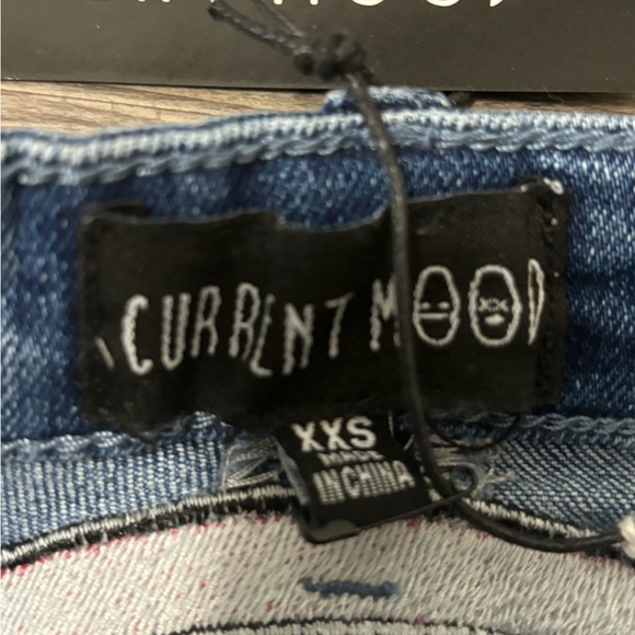 NWT Dolls Kill / Current Mood Happy Daze Denim Shorts - Picture 4 of 4